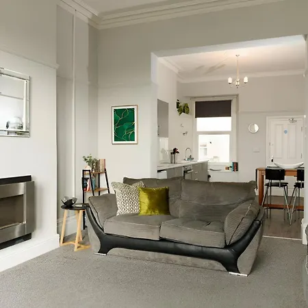 Seaside Bliss Your Perfect 1Br Wales Escape Llandudno Exterior photo