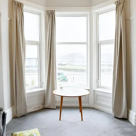 Seaside Bliss Your Perfect 1Br Wales Escape Llandudno Exterior photo