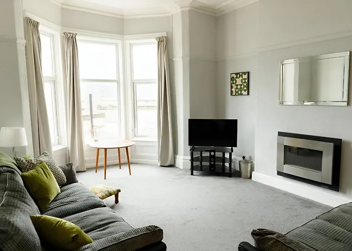 Seaside Bliss Your Perfect 1Br Wales Escape